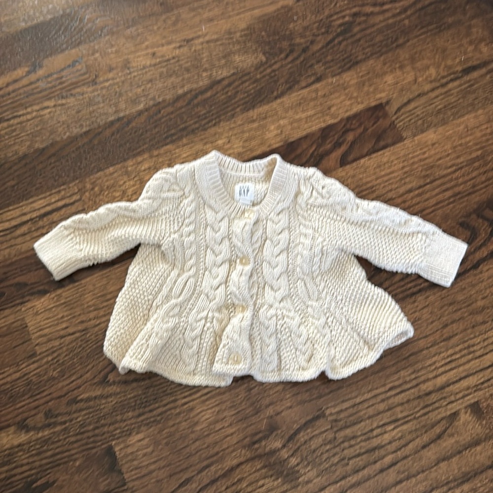 Baby Gap cable knit sweater0-3